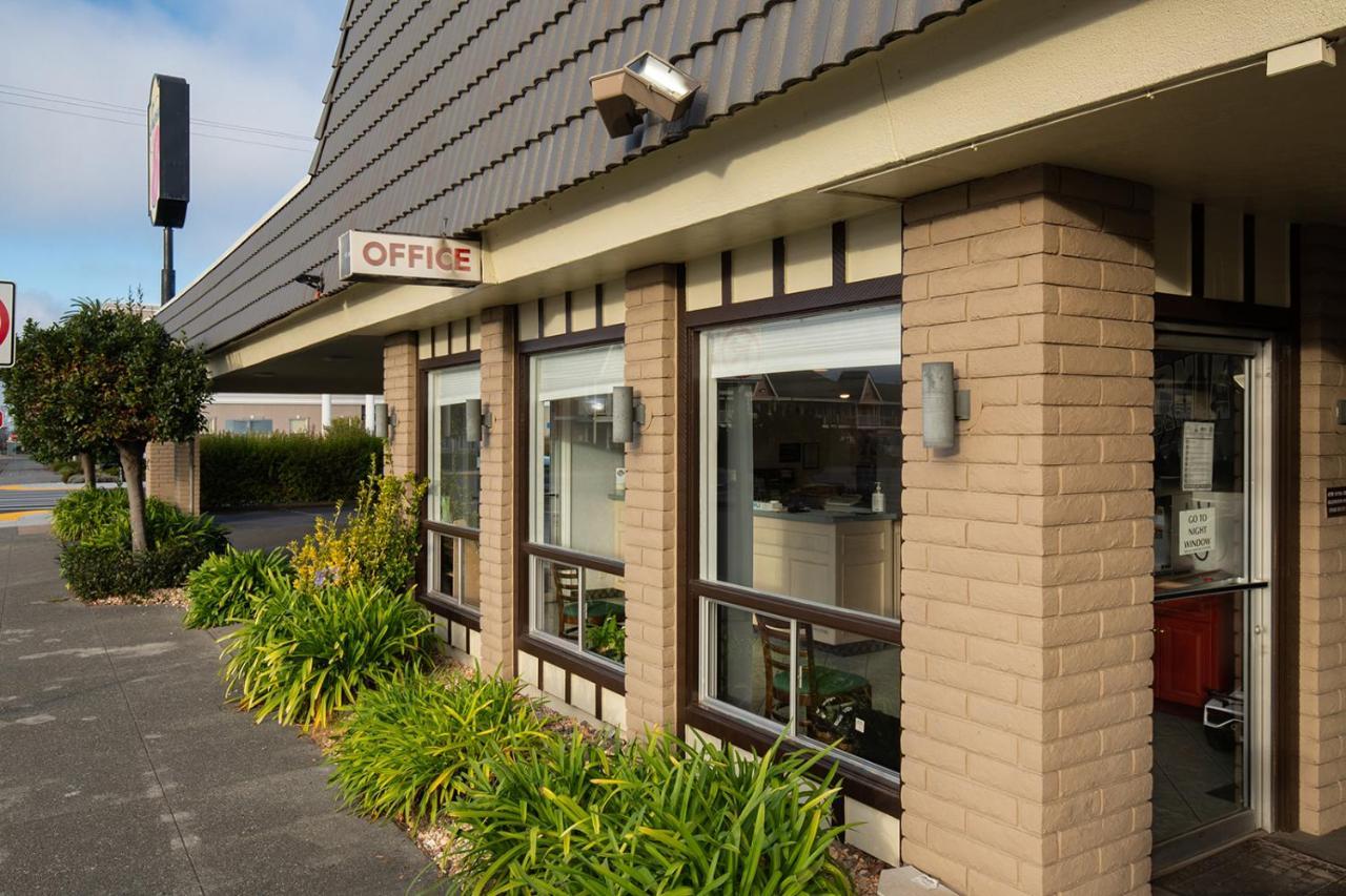 Super 8 By Wyndham Eureka Hotel Exterior photo